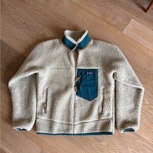 Patagonia Men Classic Retro-X Pile Fleece Jacket in Cream with Teal Pocket